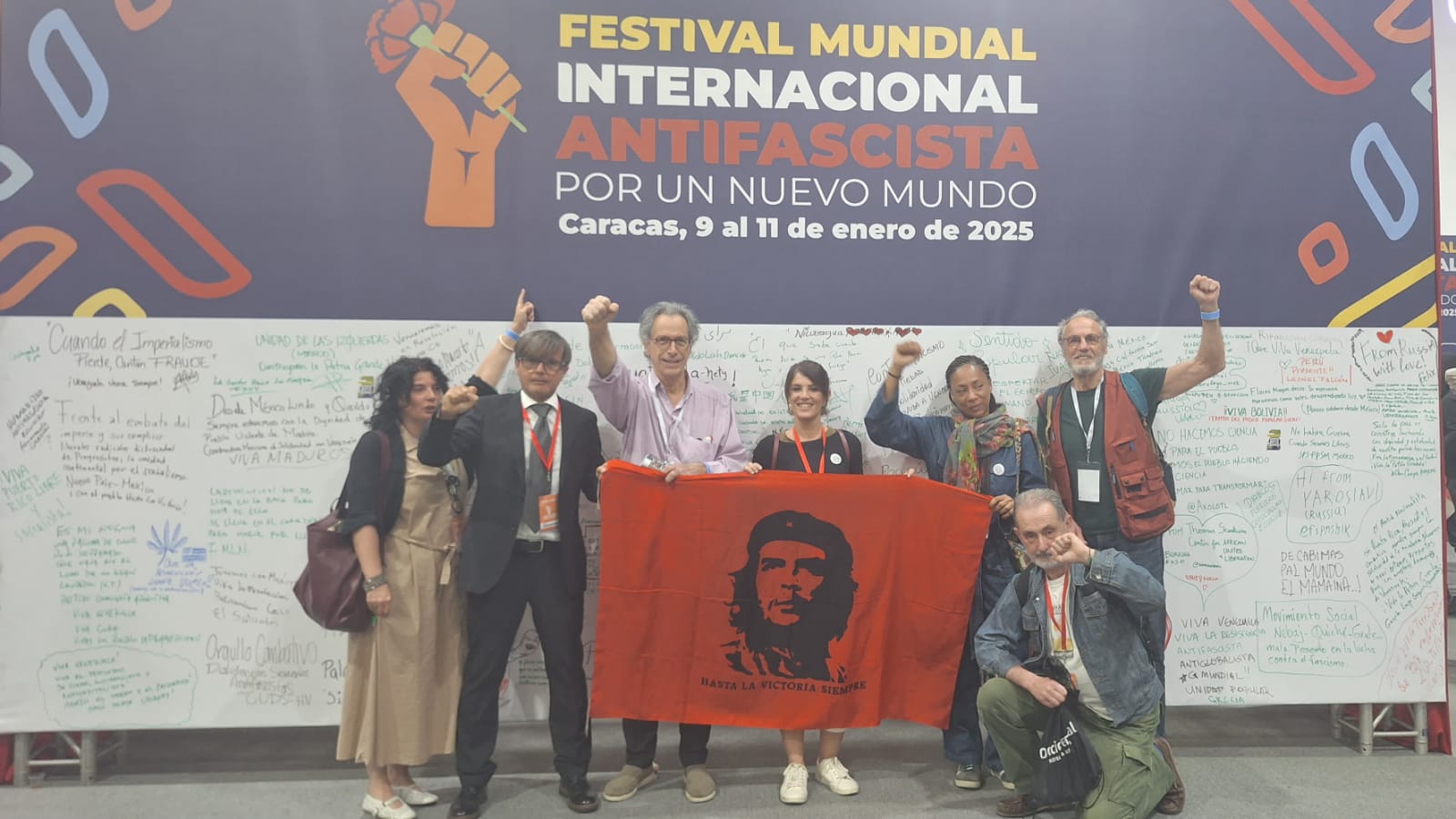 La delegazione che ha partecipato al Festival Internazionale Antifascista e all'insediamento del presidente Nicolas Maduro in Venezuela